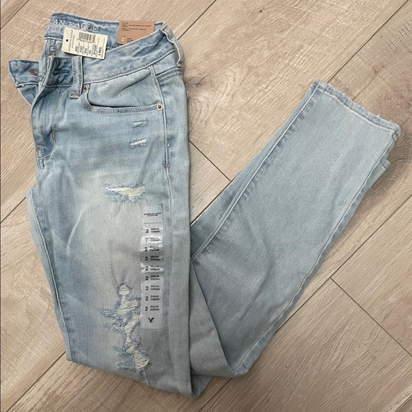NEW American Eagle Ripped Skinny Jeans in Light Wash NWT - Picture 1 of 3